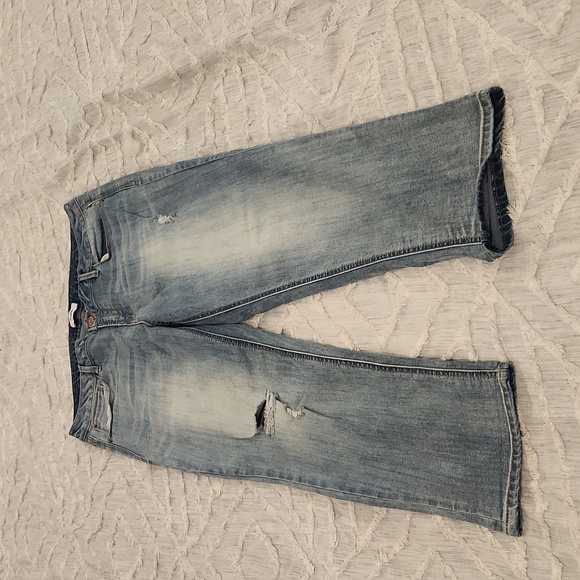 Light wash, distressed cropped Kensie jeans size 14! - Picture 1 of 9